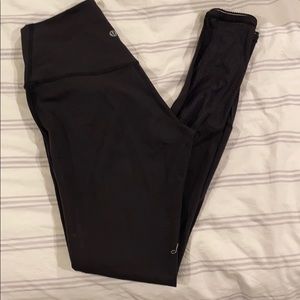 Black lululemon yoga pants